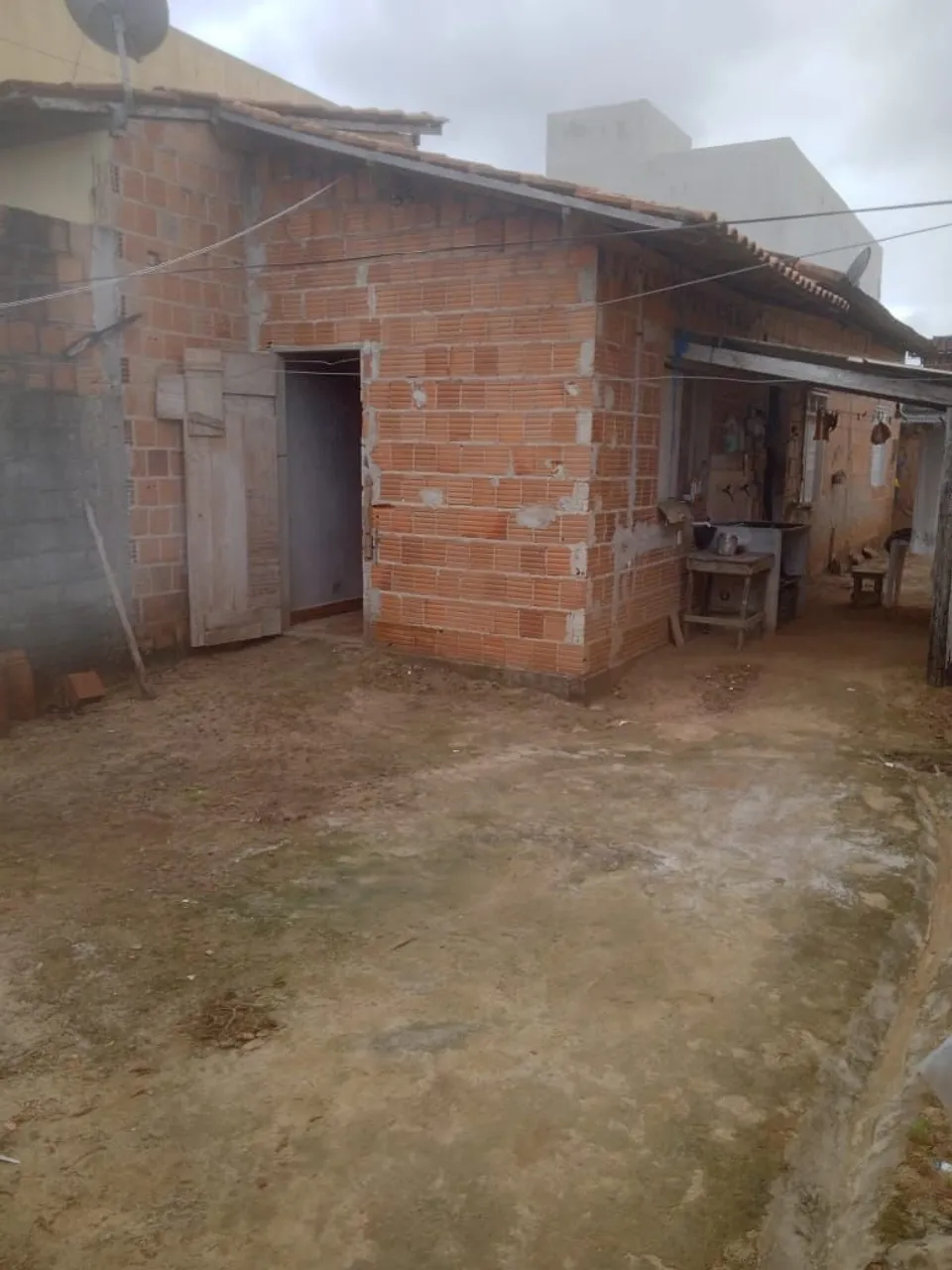 Vende-se ou troca casa localizada em Teixeira de Freitas