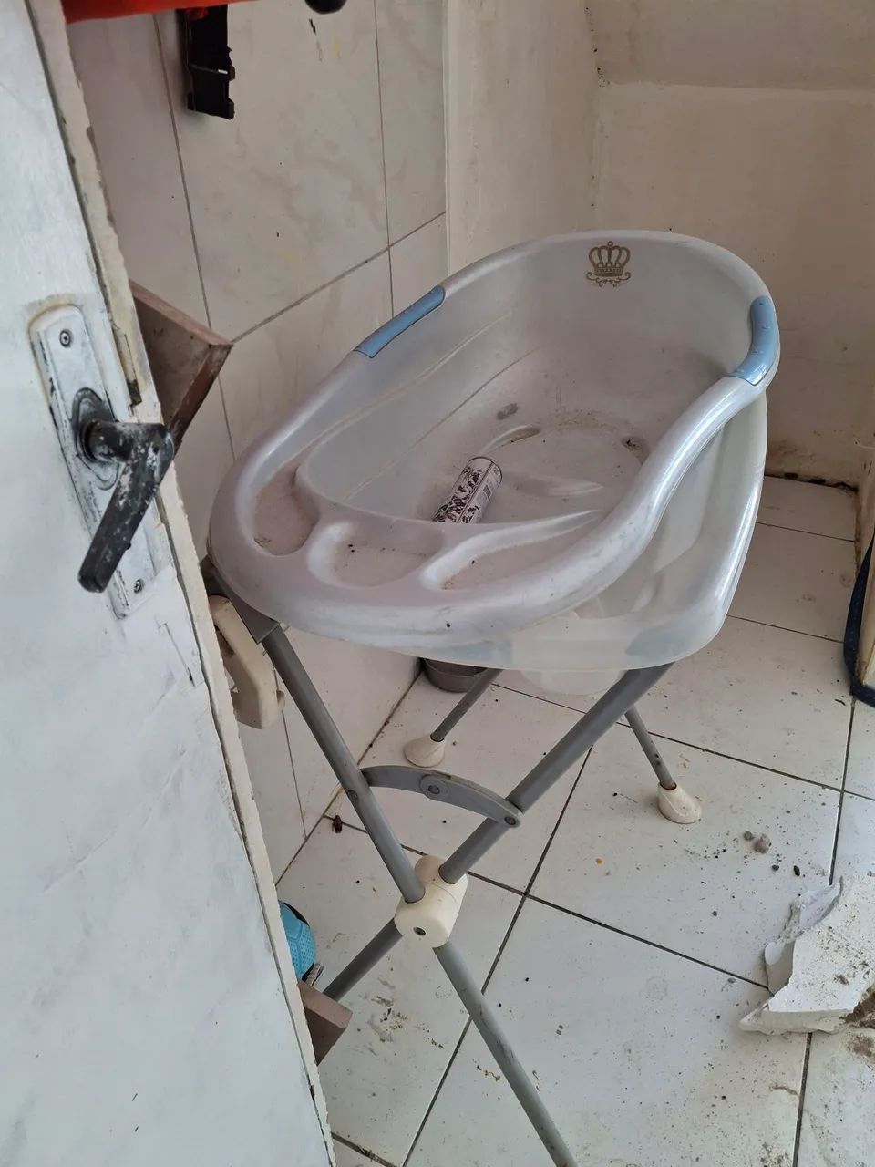 Banheira e suporte 70,00