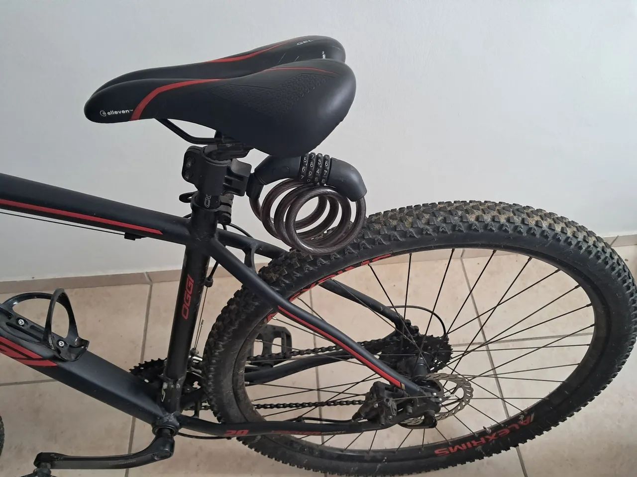 Bicicleta Mtb aro 29 Haker Sport preta e vermelha  - Foto 3