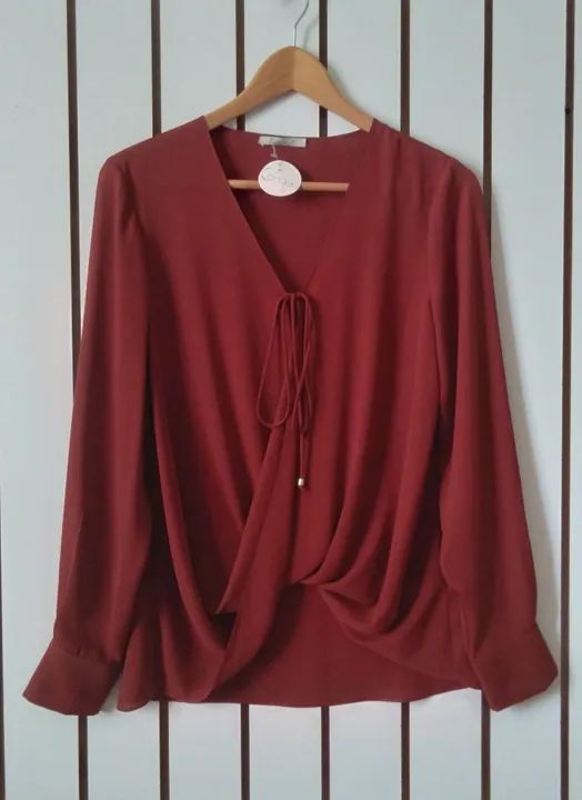 Blusa feminina de viscose cor marsala mangas longas com transpasse  - Foto 5