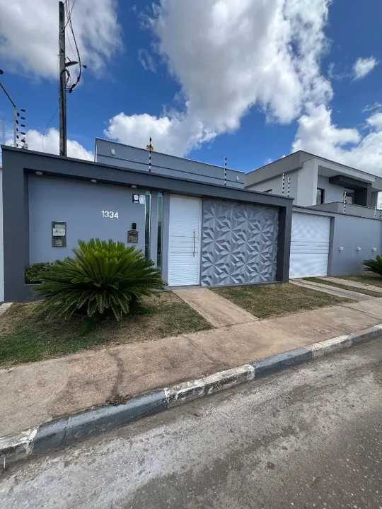 Casa de alto padrão disponível para venda no bairro Caçari