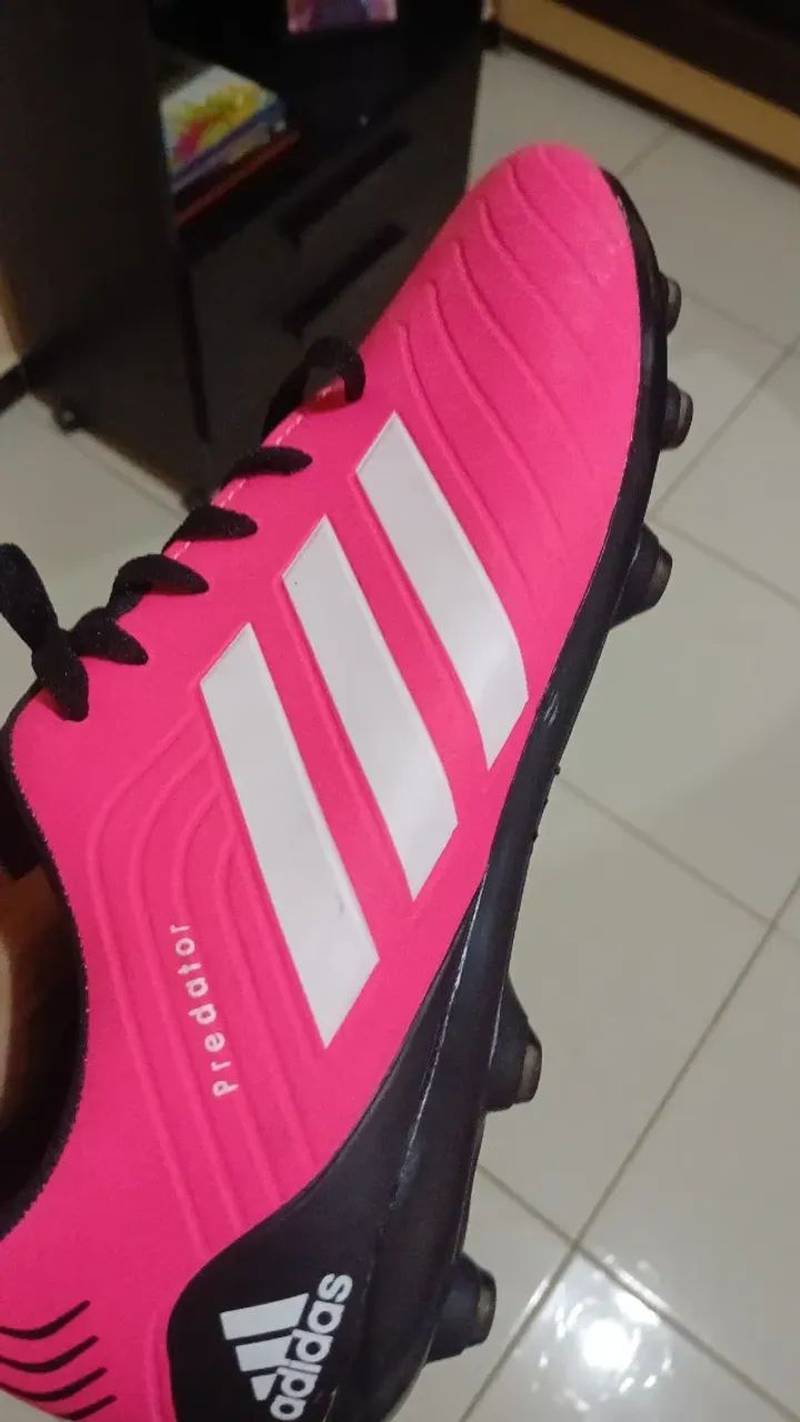 Vende-se chuteira de campo adidas com trava