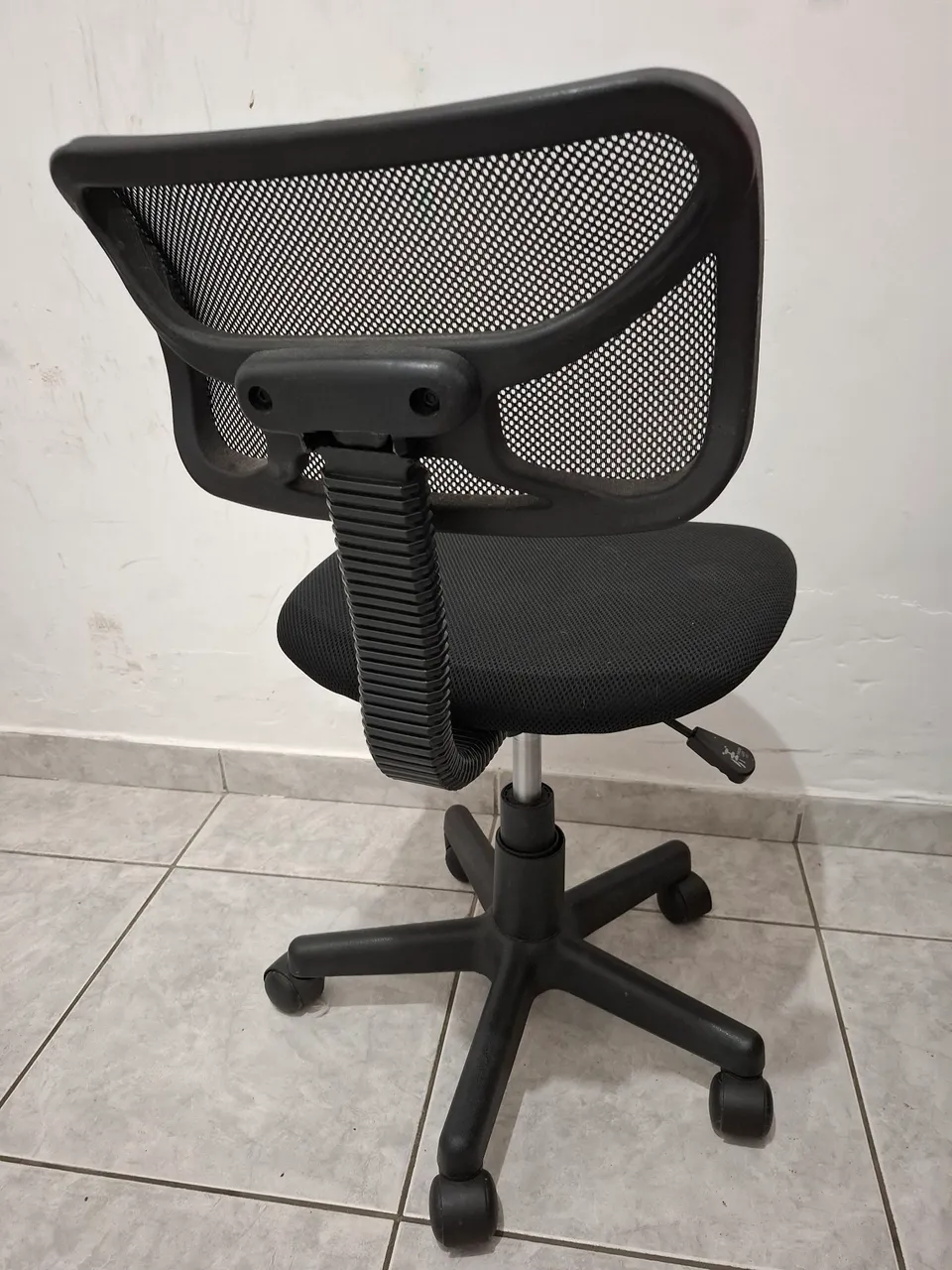 Cadeira de Escritório Ergonômica com Rodas