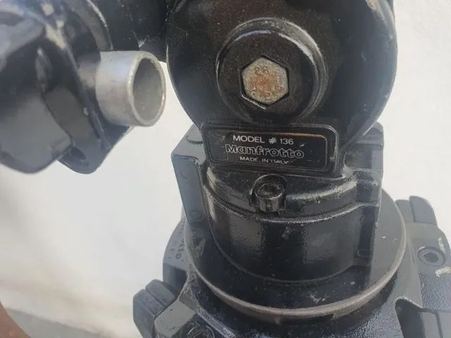 Vendo/Troco Tripé Profissional Manfrotto #136 Cabeça Hidráulica 14kg - Foto 3