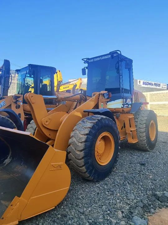 Carregadeira 621d case 