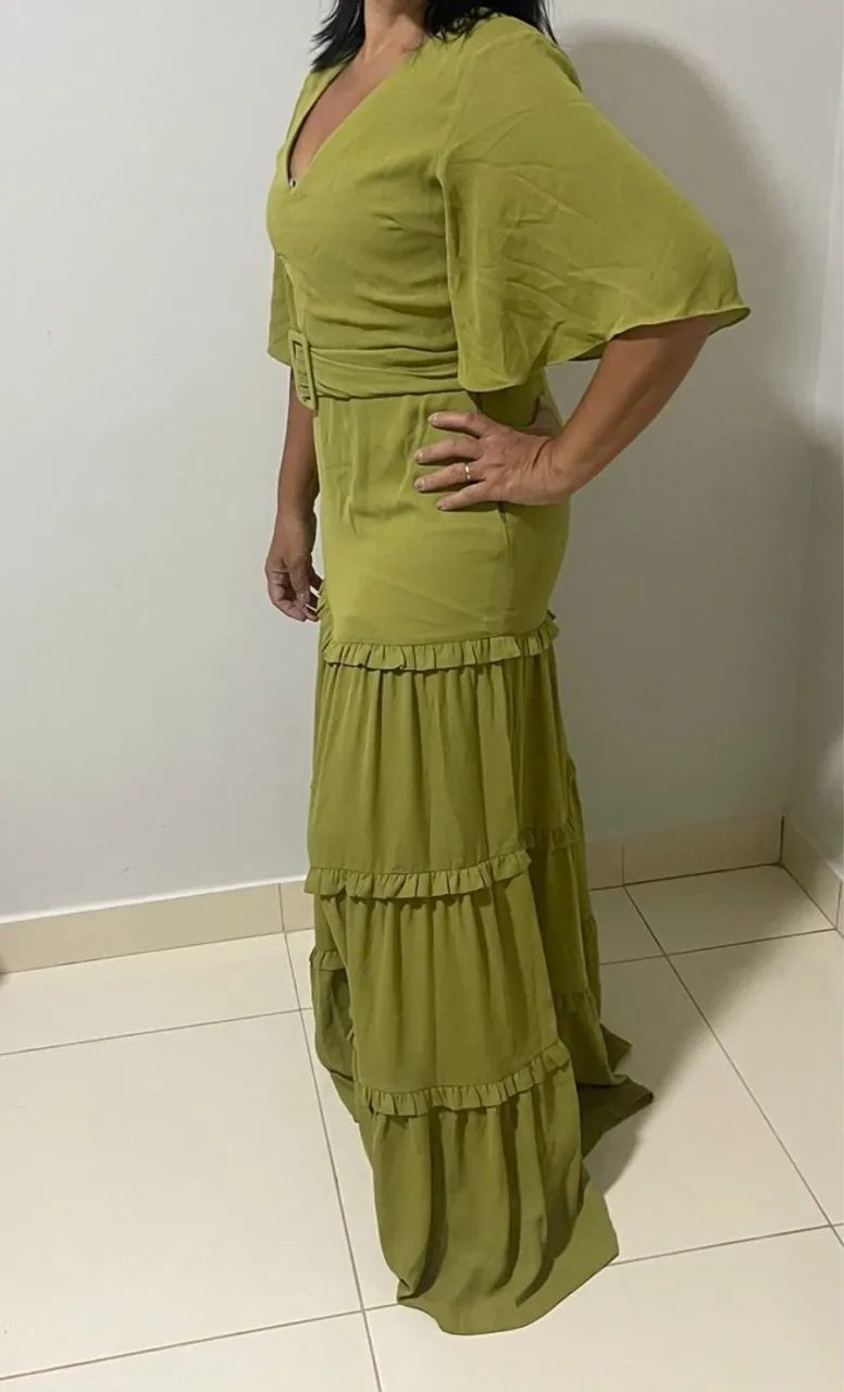 Vestido longo verde com babados
