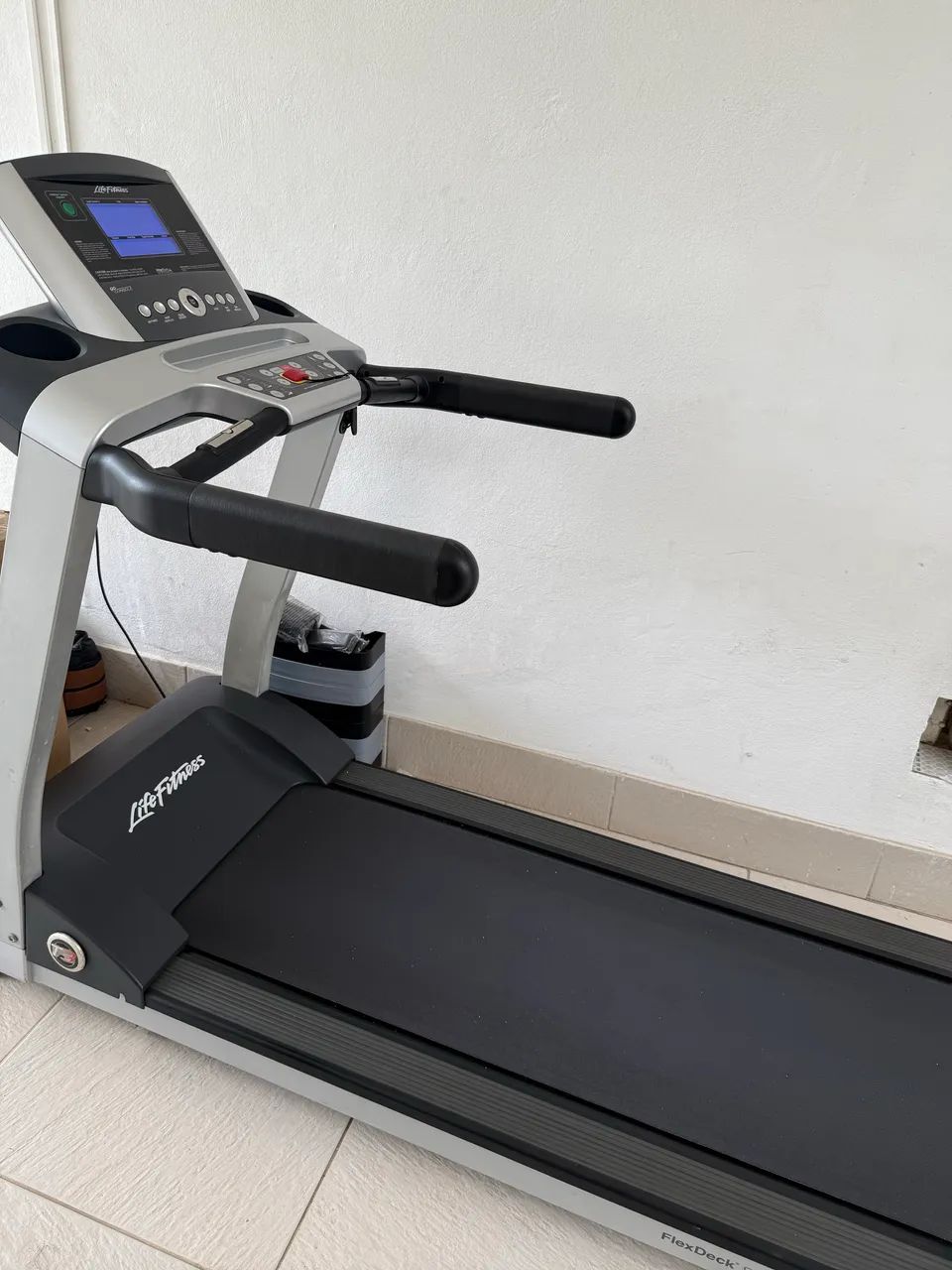 Equipamentos para academia / Studio- Esteira Life Fitness T3 - Foto 6