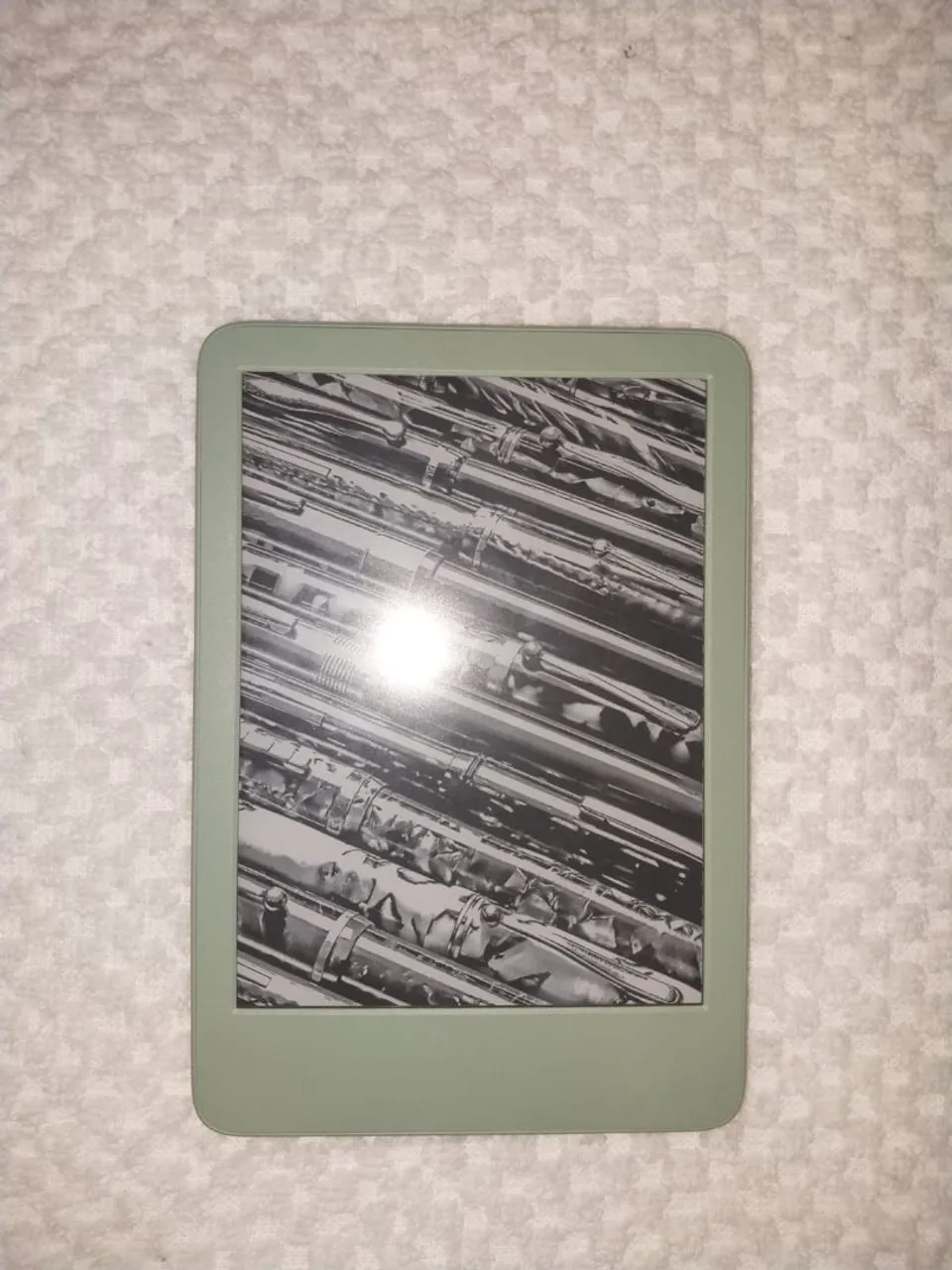 E-Reader Kindle 11th Gen 2024 16GB verde-claro com tela de 6" 300ppp