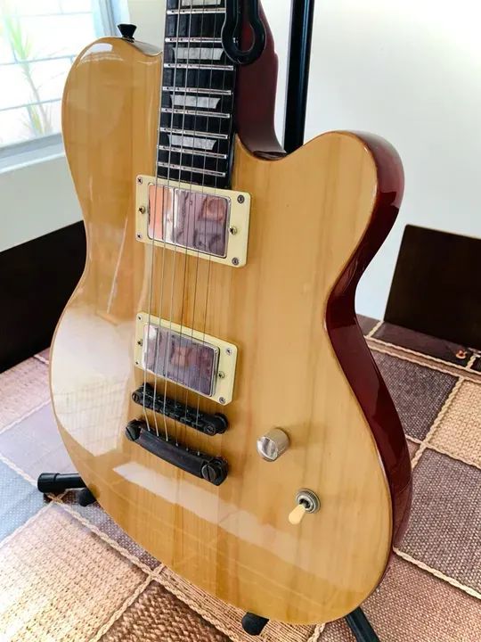 Guitarra seminova, já regulada, blindagem em cobre, excelente sustainer estado de nova - Foto 4