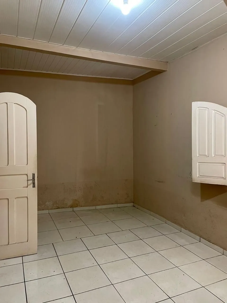 Aluga-se apartamento