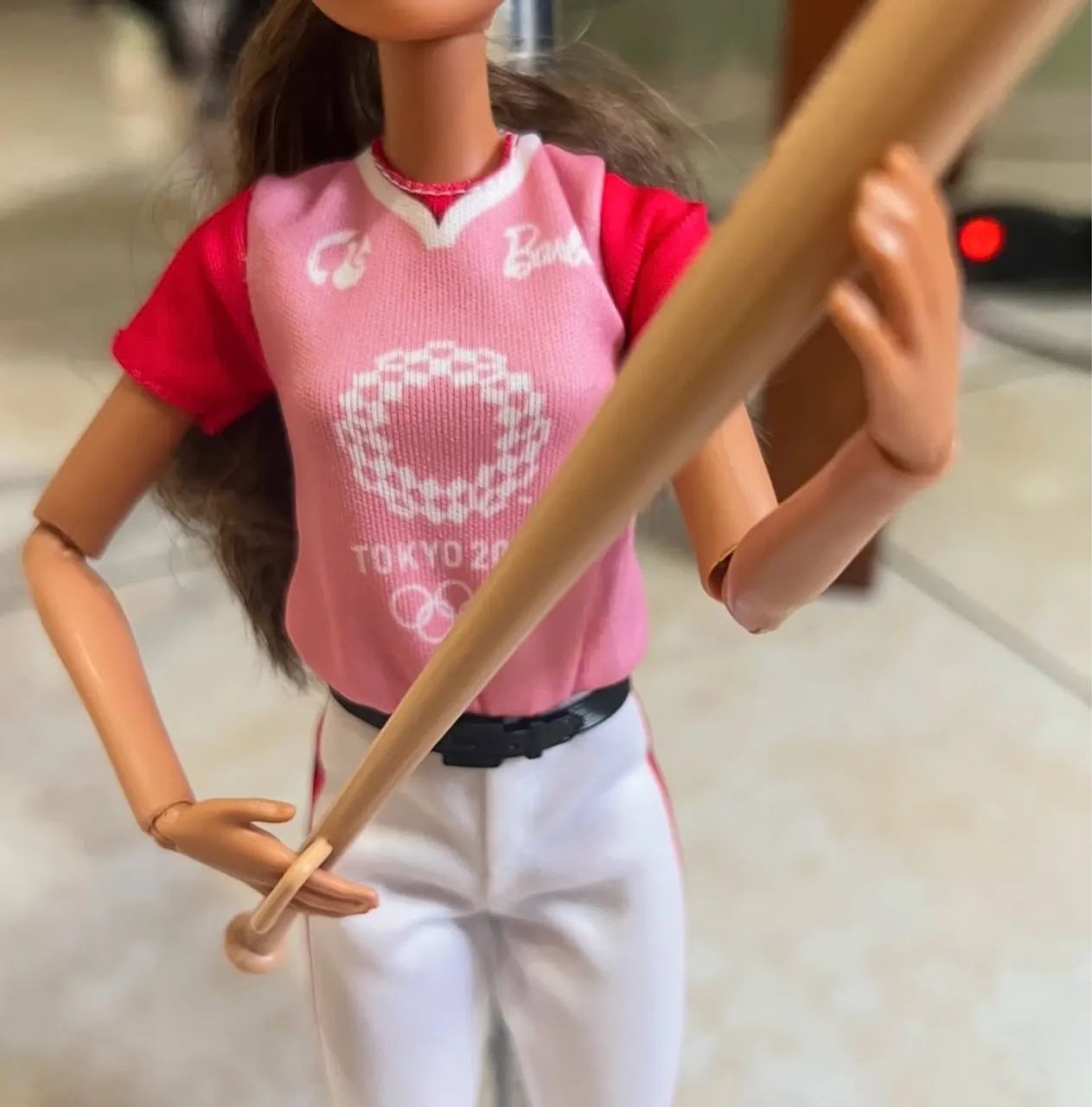 Boneca Barbie Atleta de Baseball - Tokyo 2020 - Foto 3