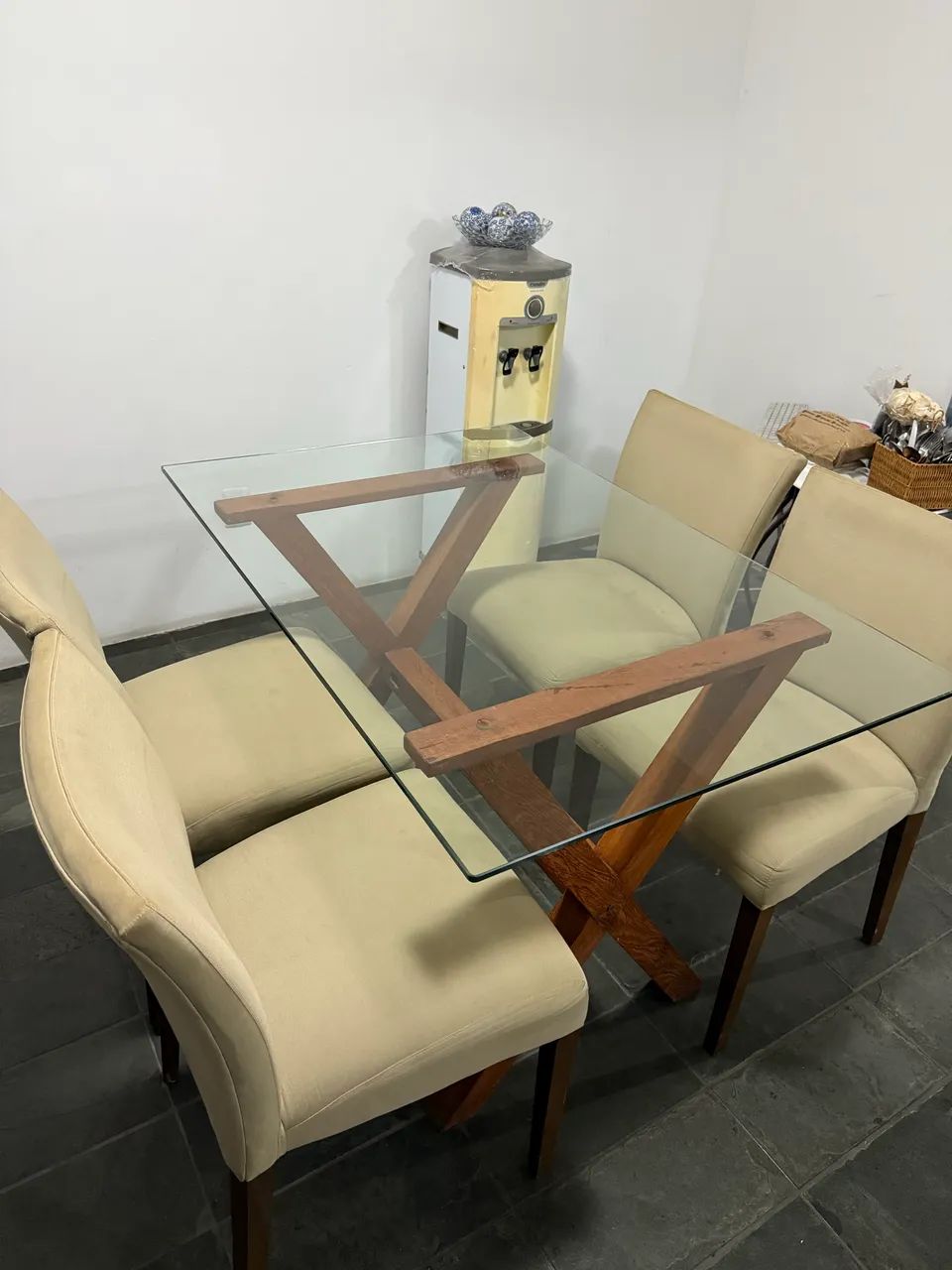 Table and chairs64363743888257120