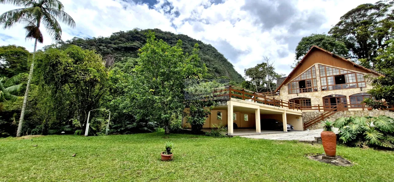 TERESÓPOLIS LUXUOSA PROPRIEDADE 5700M² ACESSO DIRETO À CACHOEIRA E PARQUE NACIONAL 10 SUÍT