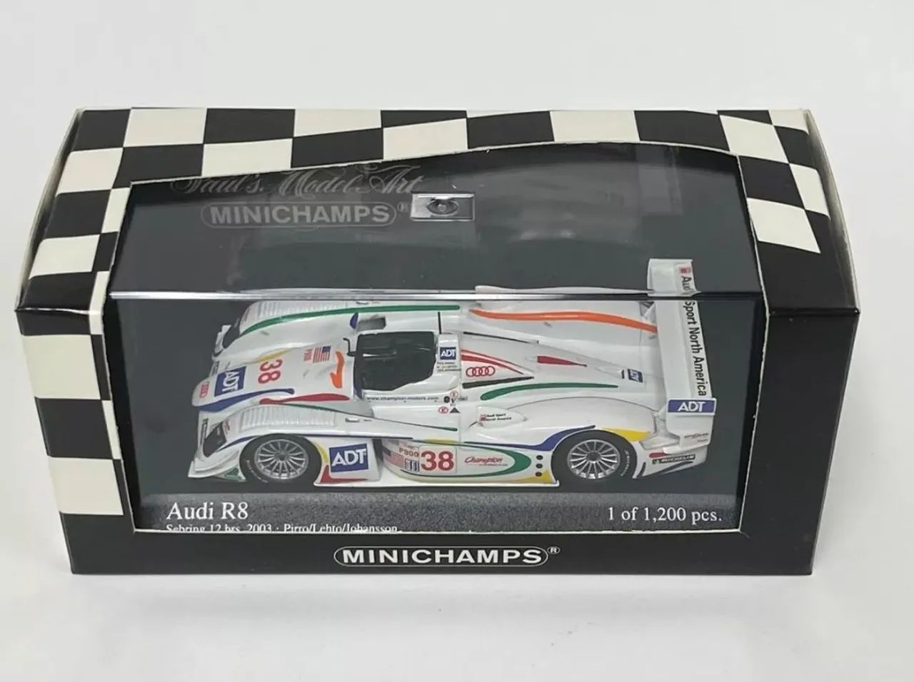 Miniatura 1:43 Minichamps Audi R8 - Edição Limitada