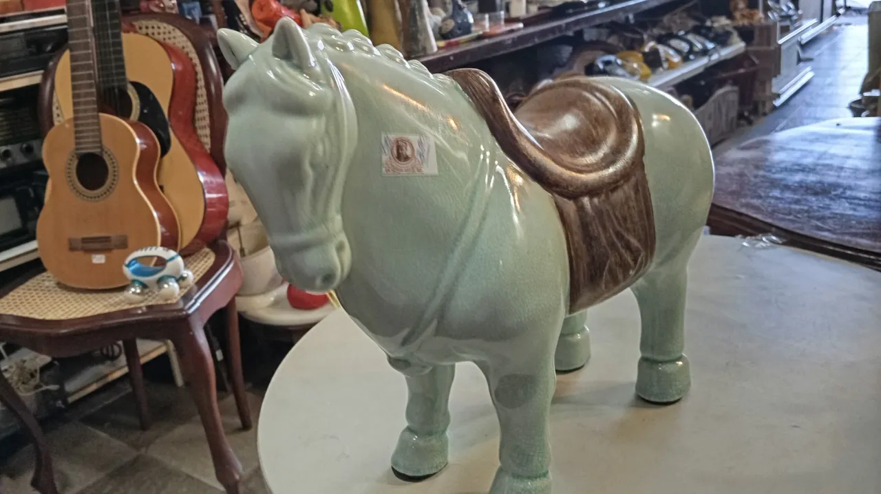 Cavalo Decorativo em Cerâmica - Peça Única!