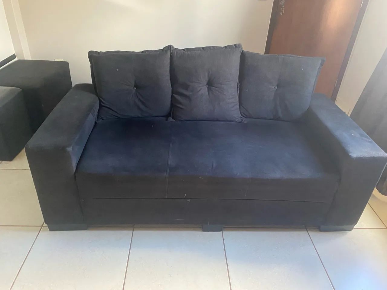 Sofá preto 3 lugares - Foto 5