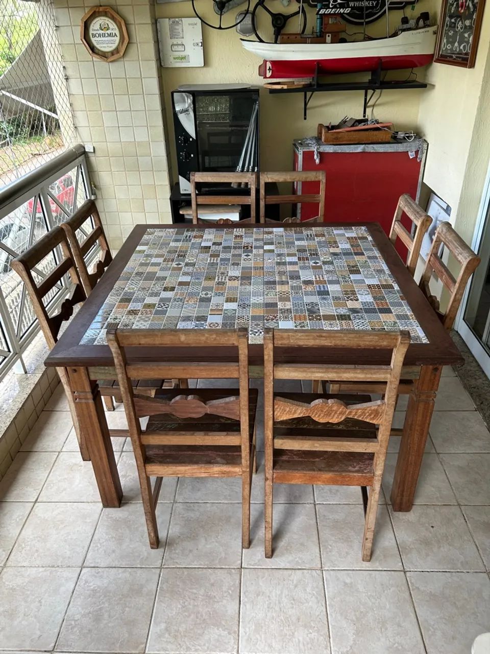 Mesa de madeira com 8 cadeiras . Medida da mesa 1,38 por 1,38 - Foto 3