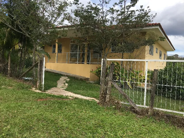 CASA P/alugar no SMPW Q. 17 CONJ. 16 3 QUARTOS