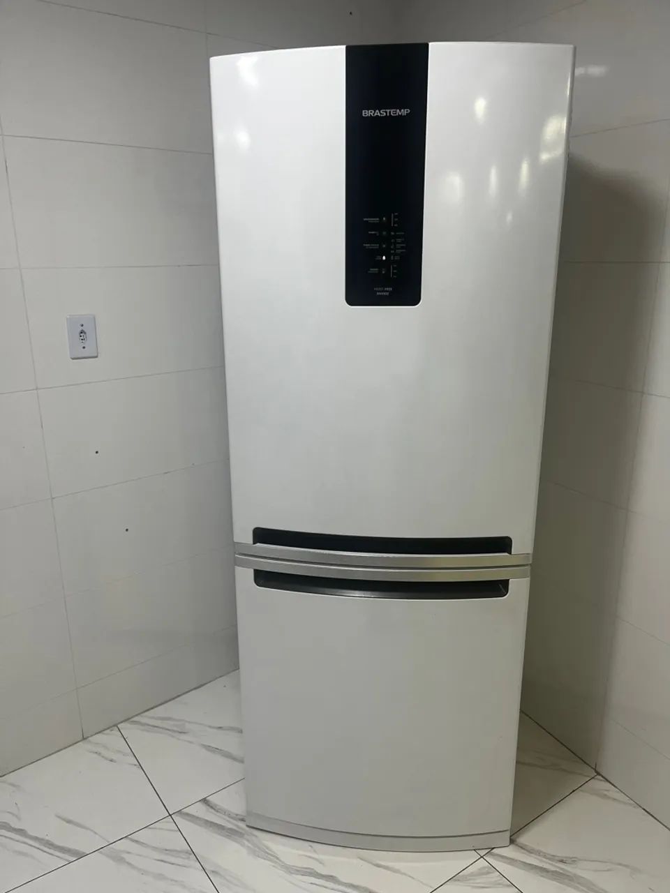 Geladeira Brastemp BRE57FB Frost Free Inverse Painel Digital e Turbo Ice - 447L - 110V - Foto 2