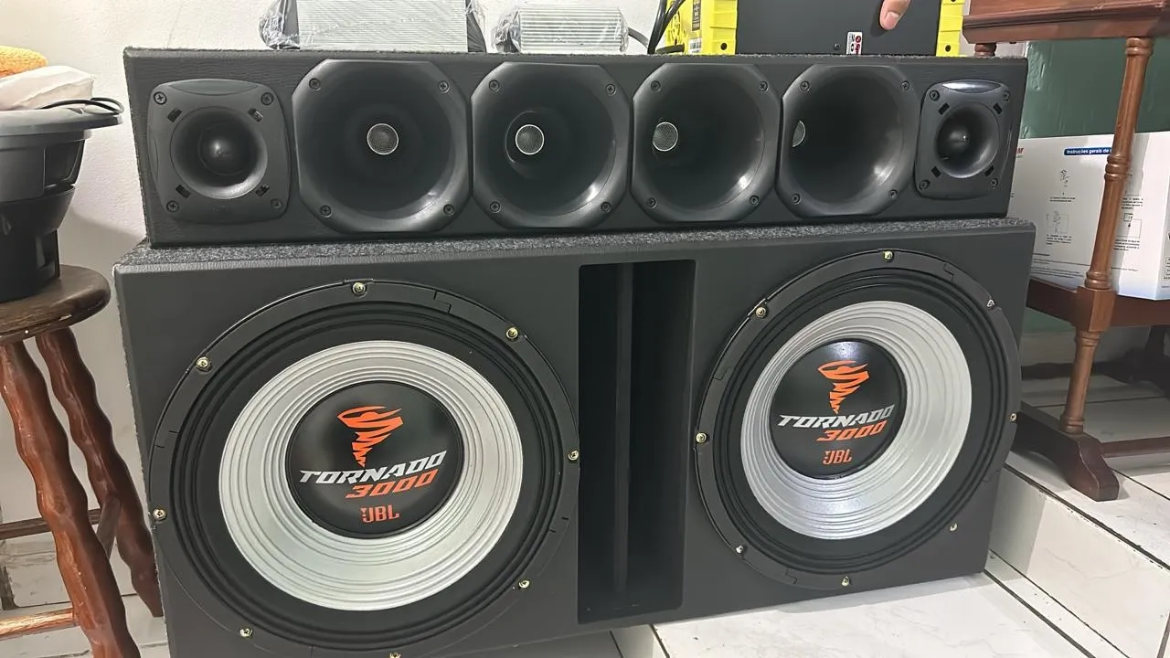 Caixa de Som Tornado 3000 JBL