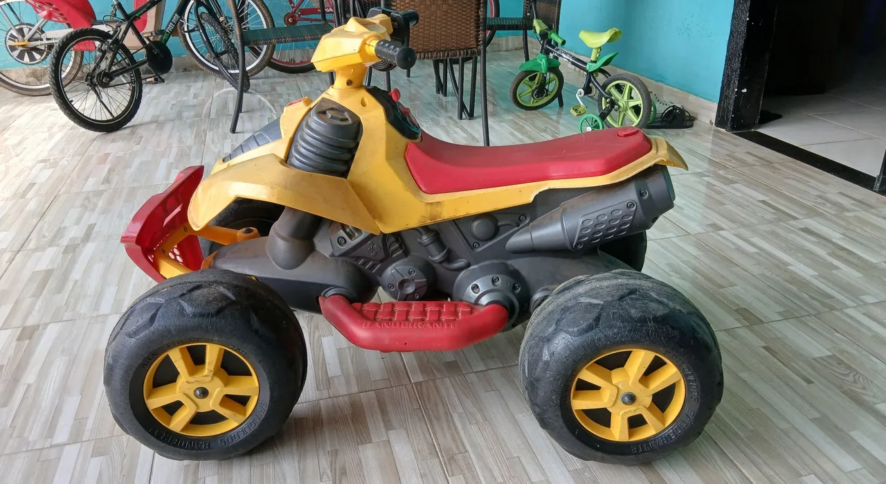 Quadriciclo Infantil Bandeirante