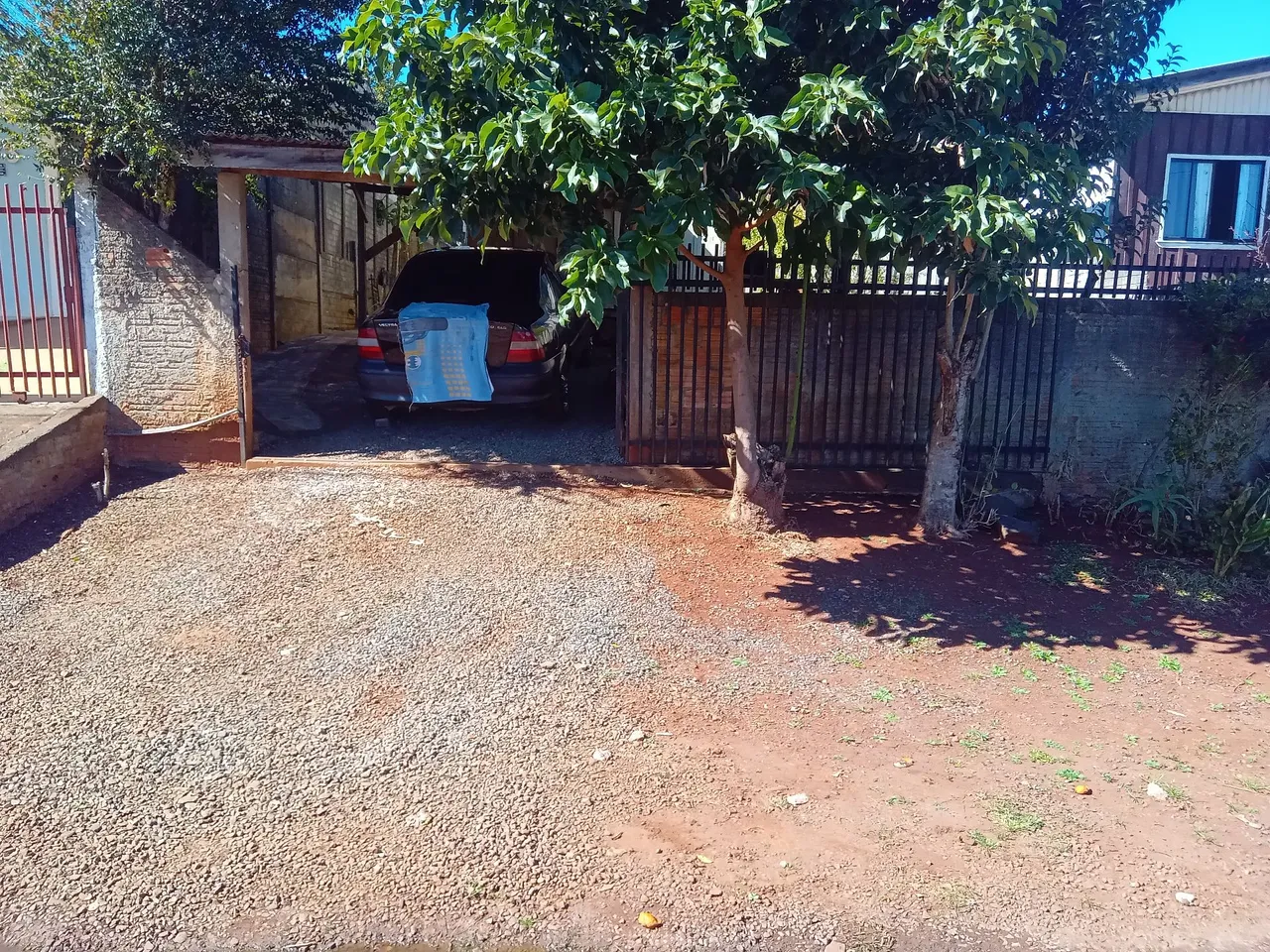 CASA COM OTIMO TERRENO ESCRITURADA