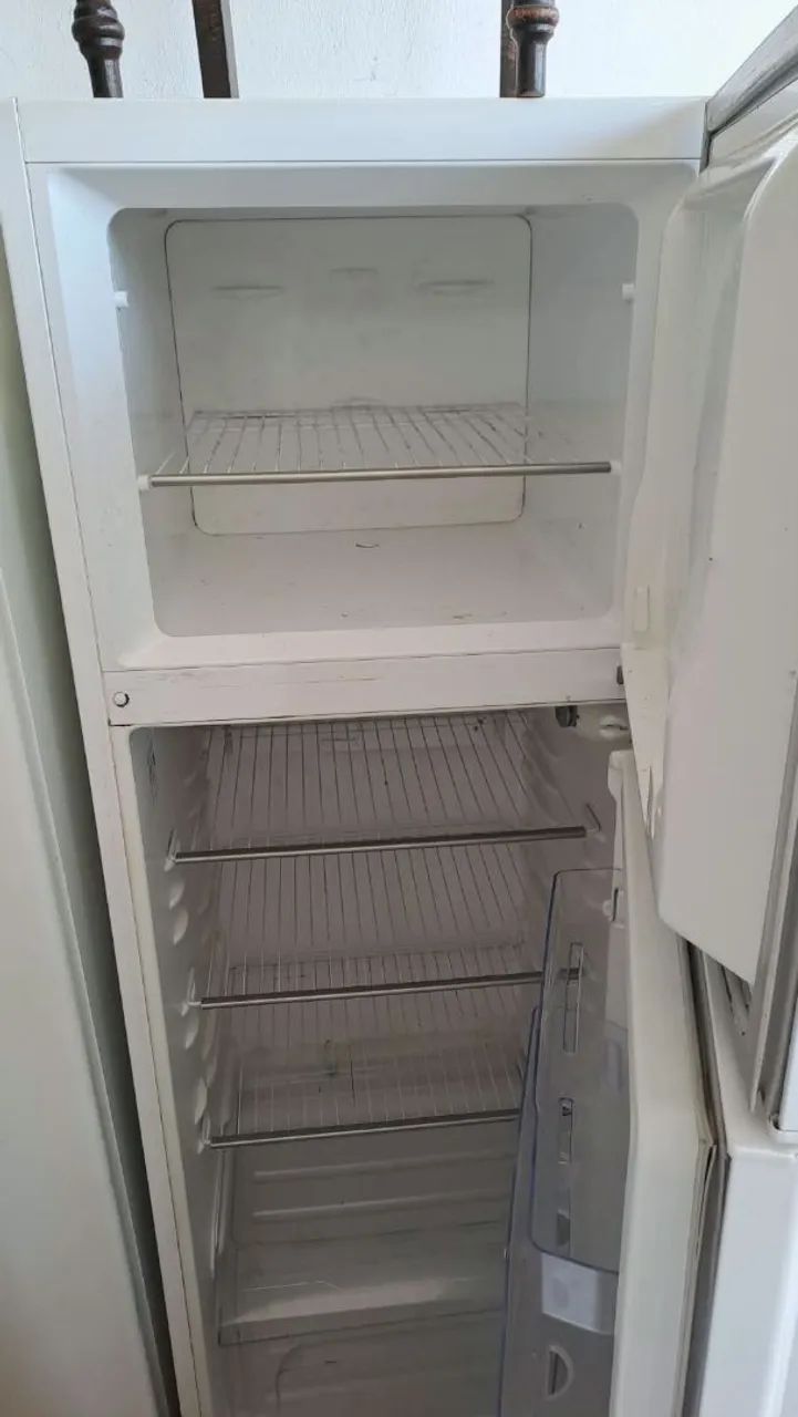 Geladeira Electrolux- Com Garantia - Foto 2