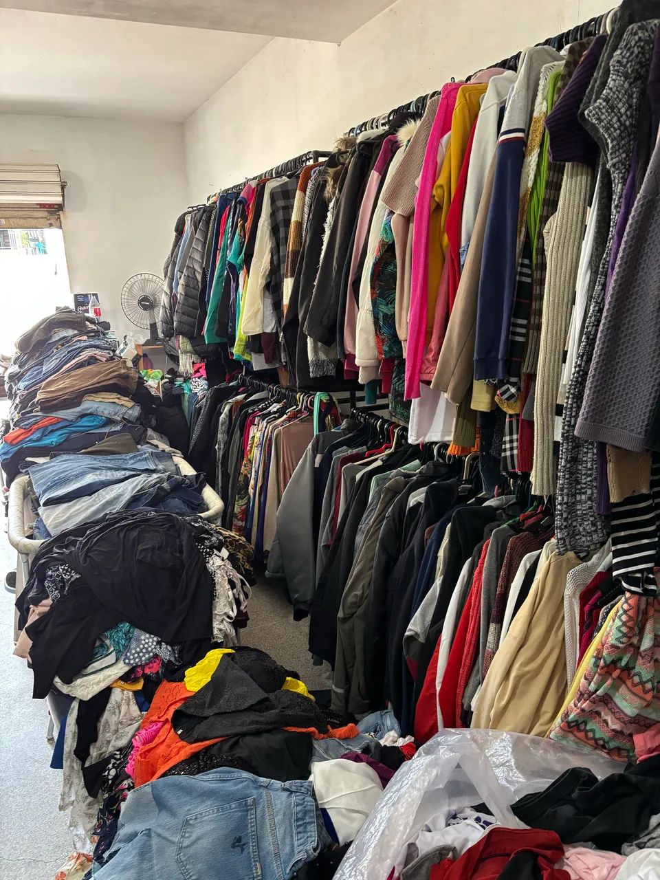 Vendo brechó completo com ponto comercial 