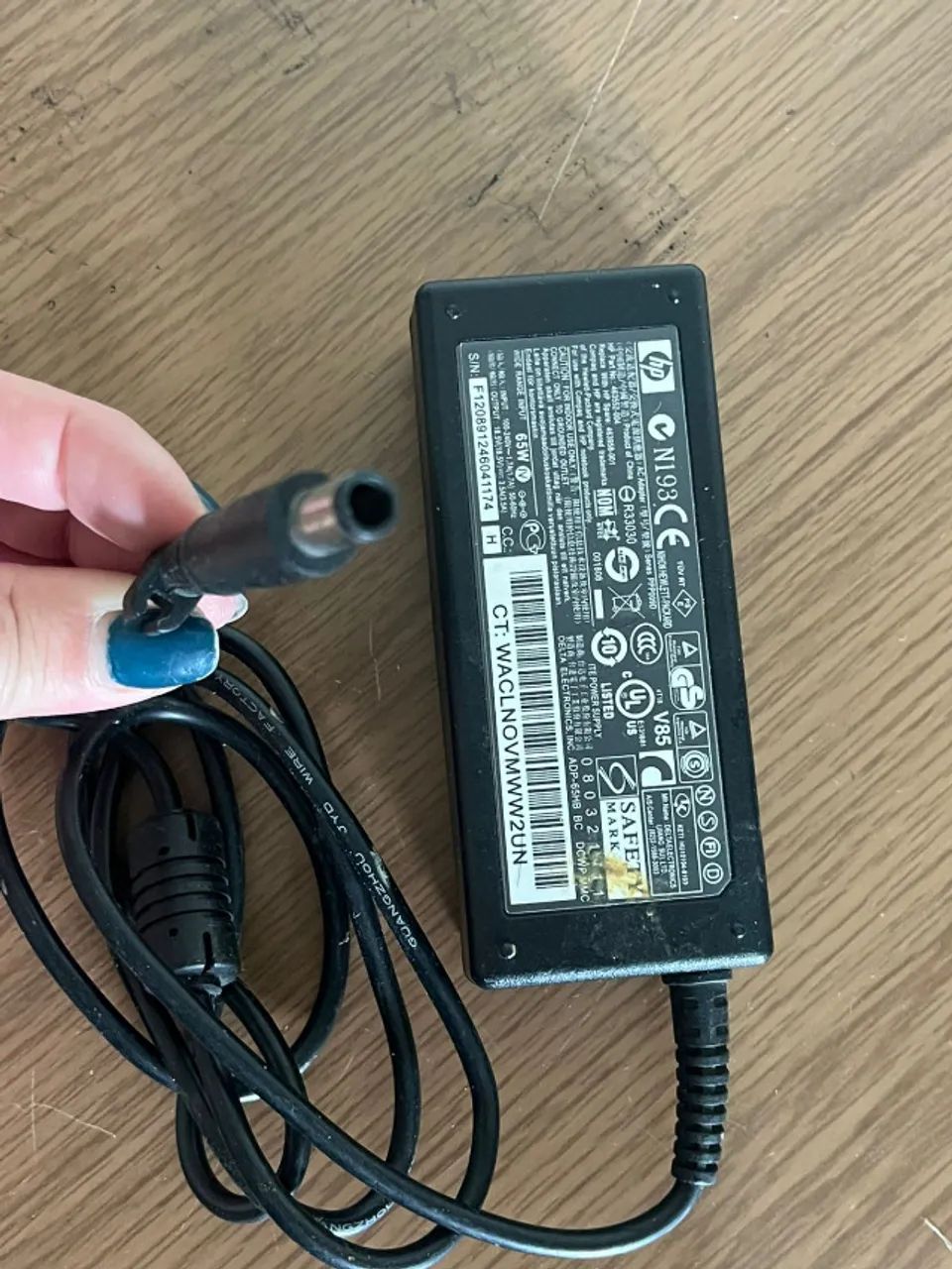 Carregador de Notebook Hp 65W ponta grossa