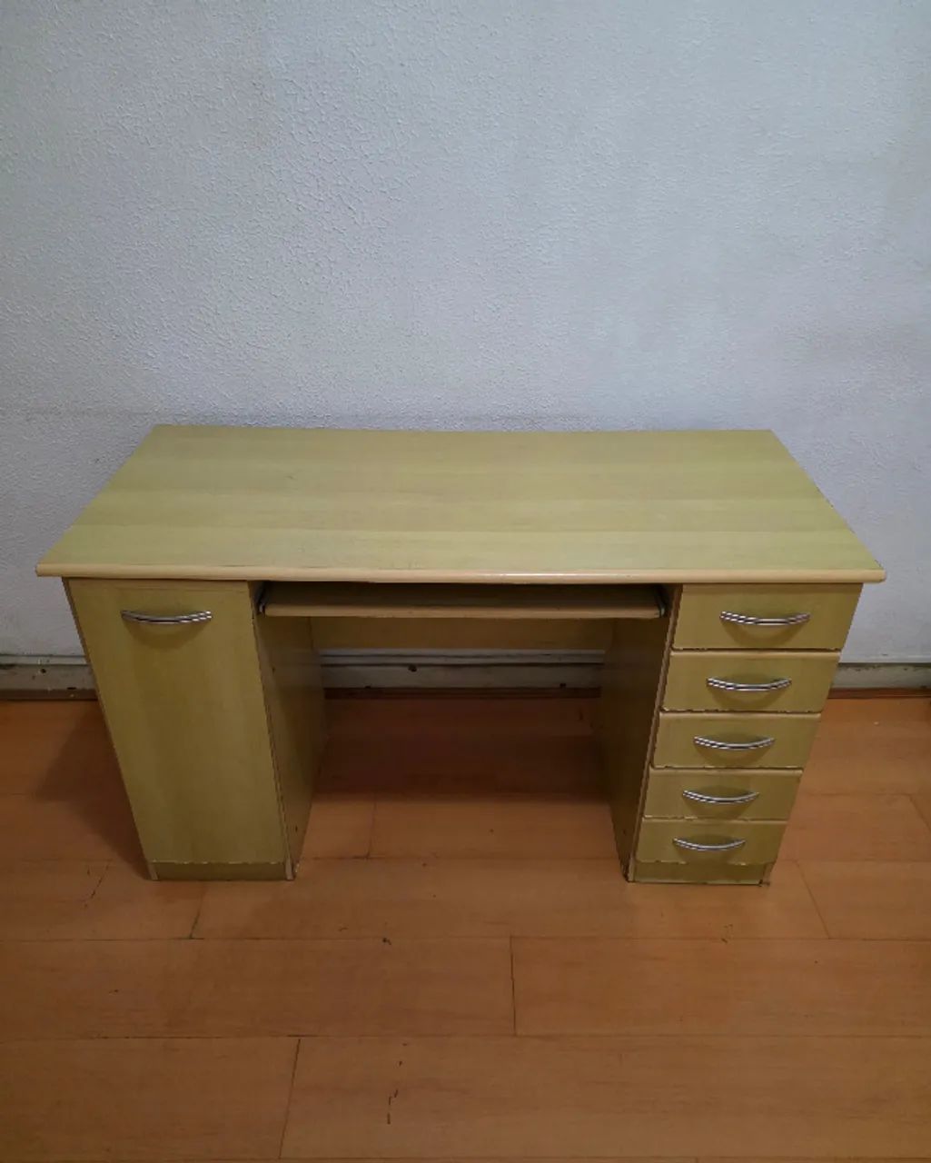 Mesa de Escritório Escrivaninha com 5 Gavetas e Espaço para Teclado