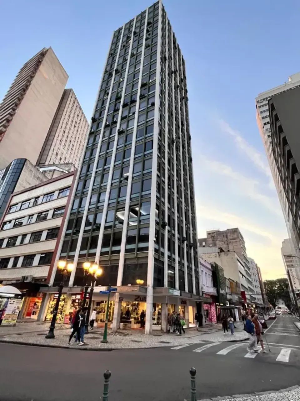 Sala/Conjunto comercial no CENTRO CURITIBA com 51,80 m² TRATAR COM PROPRIETARIO