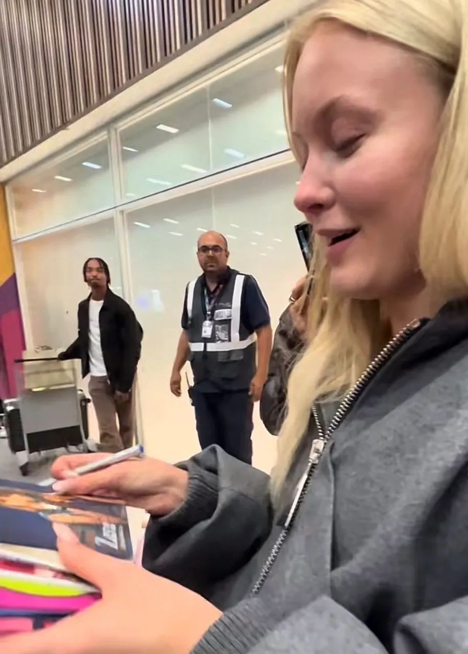 CD Autografado Zara Larsson My Heart Will Go On - Foto 2