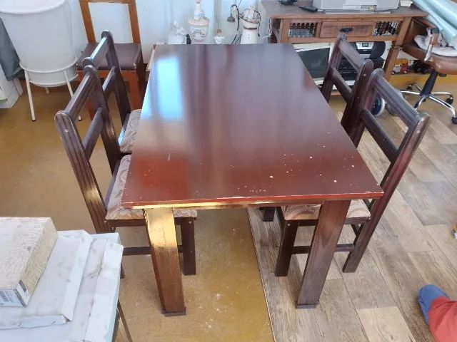 [Usado] Mesa de jantar com 4 cadeiras