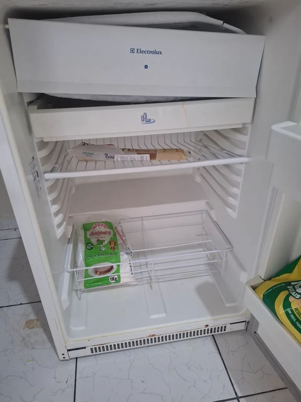 Frigobar Electrolux Gelando muito - Foto 4