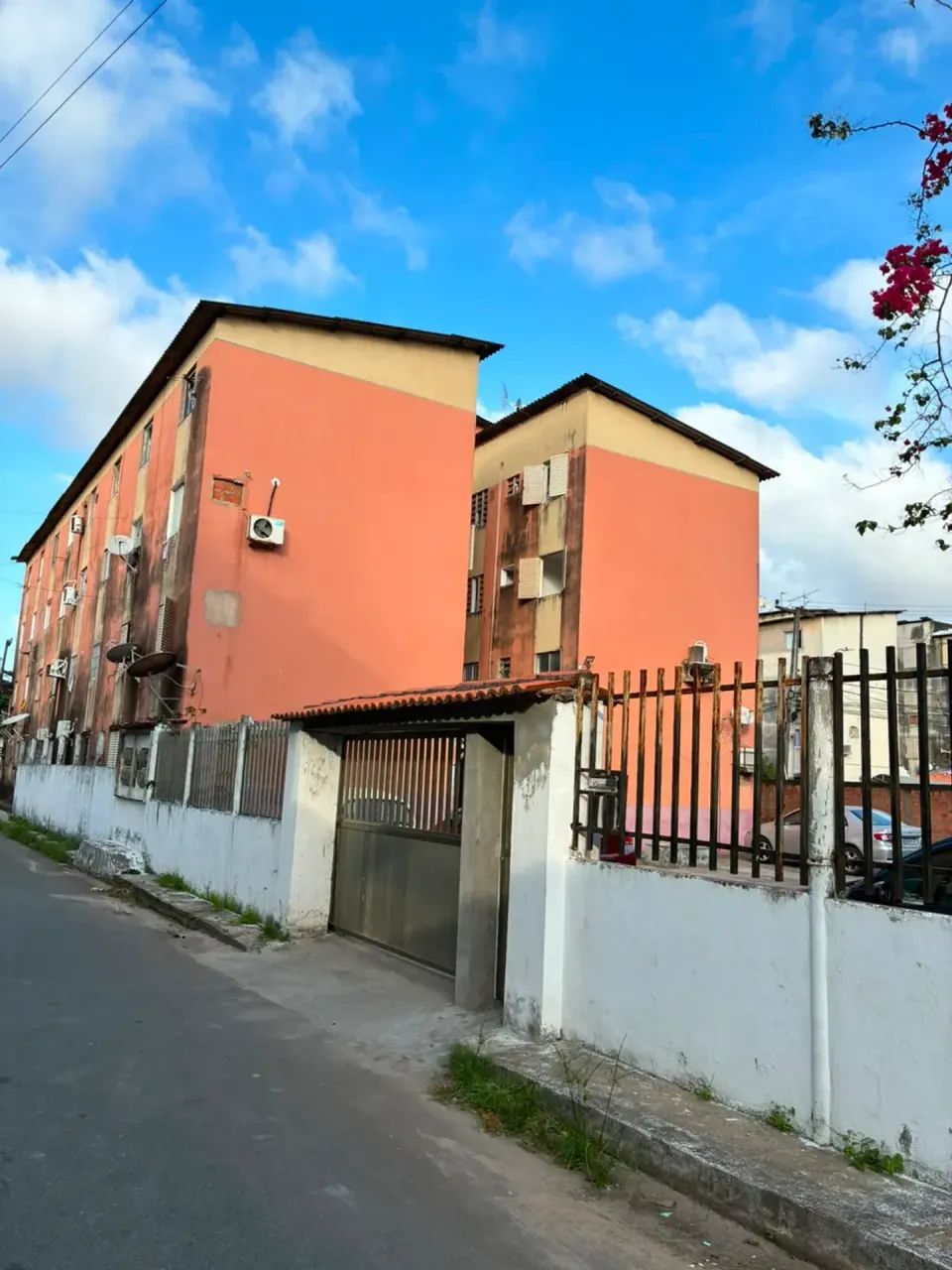 JC 6338/9 - Apto 2 quartos com quintal
