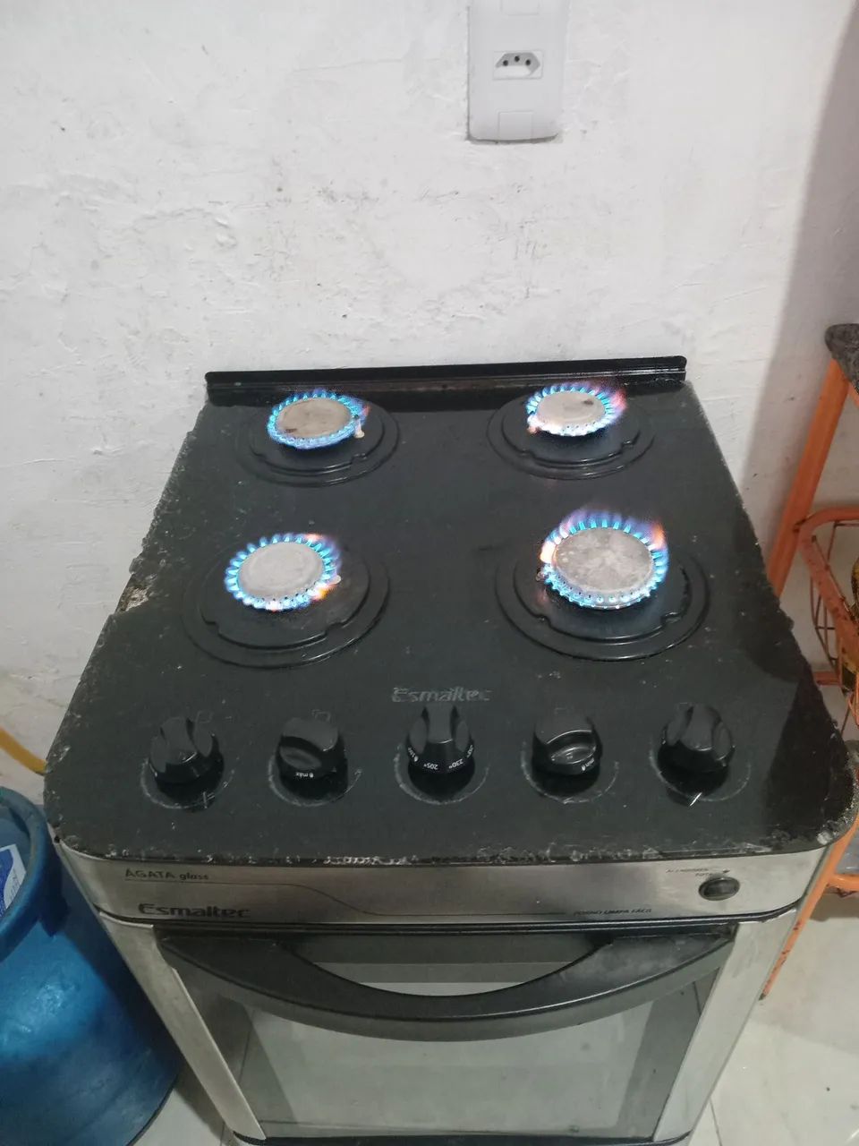 Vende-se um fogão 