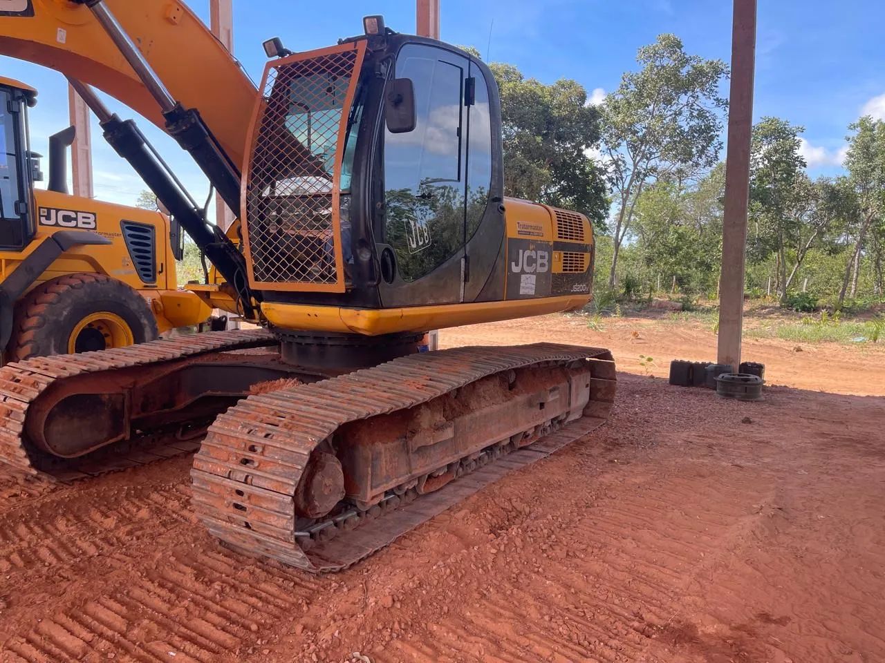 Escavadeira JCB Js200 - Foto 2