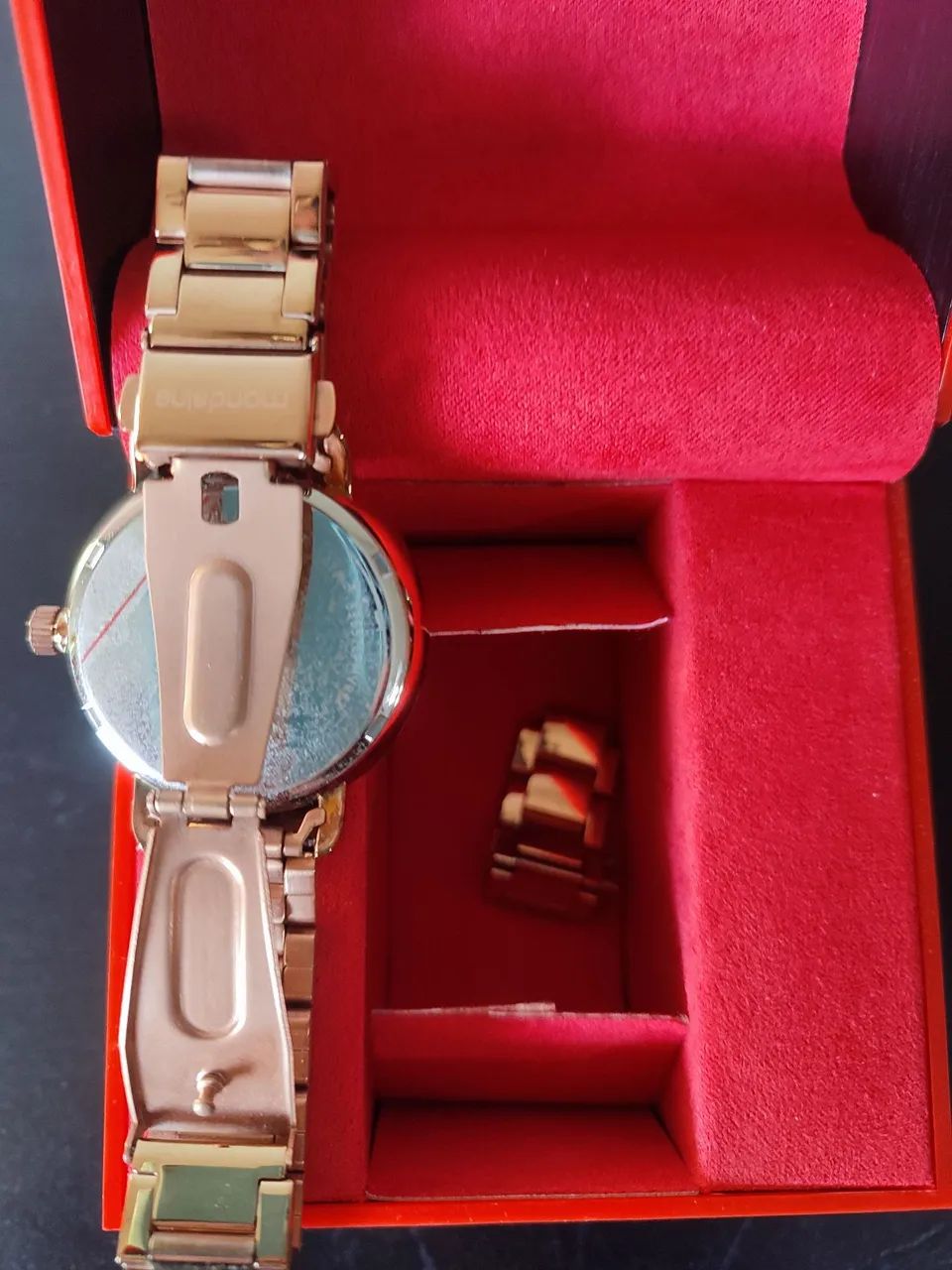 Relógio feminino Mondaine dourado  - Foto 4