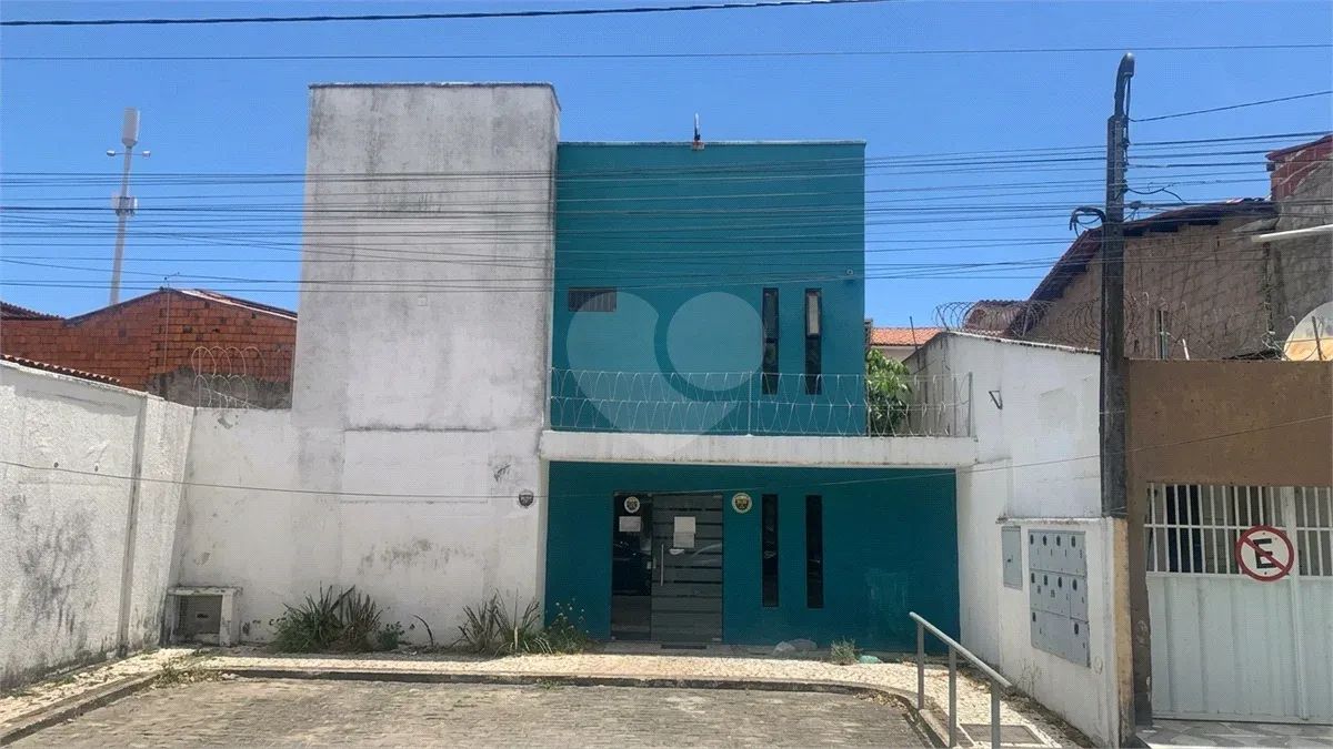 Prédio inteiro à venda em Conjunto ceará i - CE