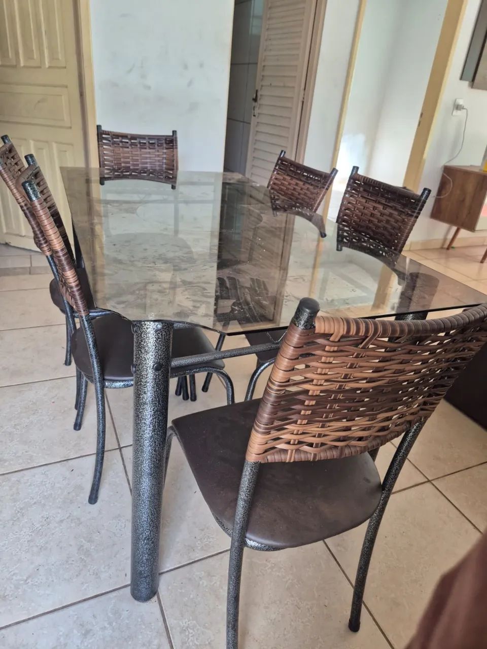 Vendo mesa de vidro com cadeiras - Foto 2