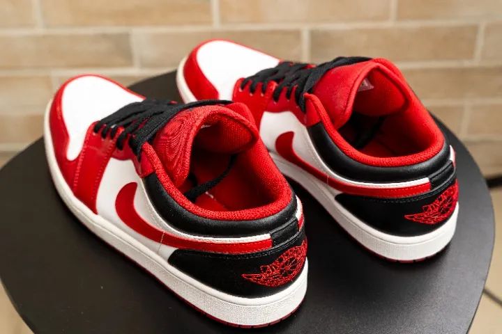 Nike Air Jordan 1 Low Reverse Bred - Tam 43 - Foto 3