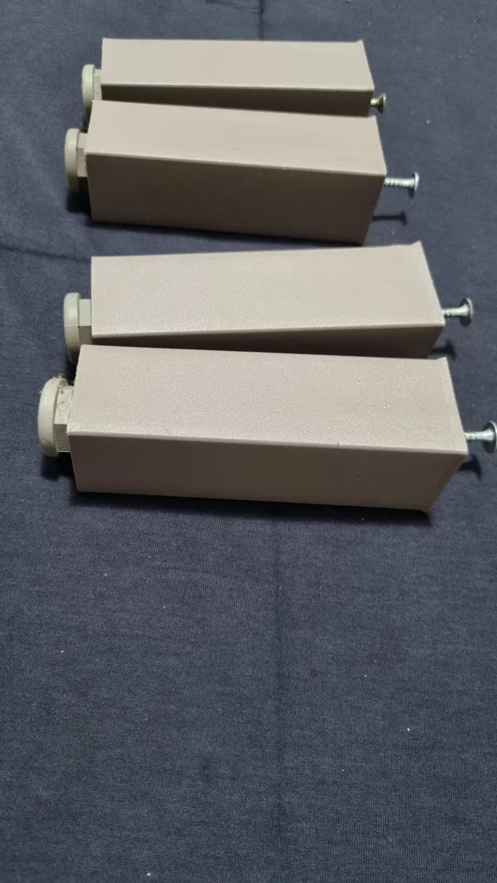 Pes de armário 