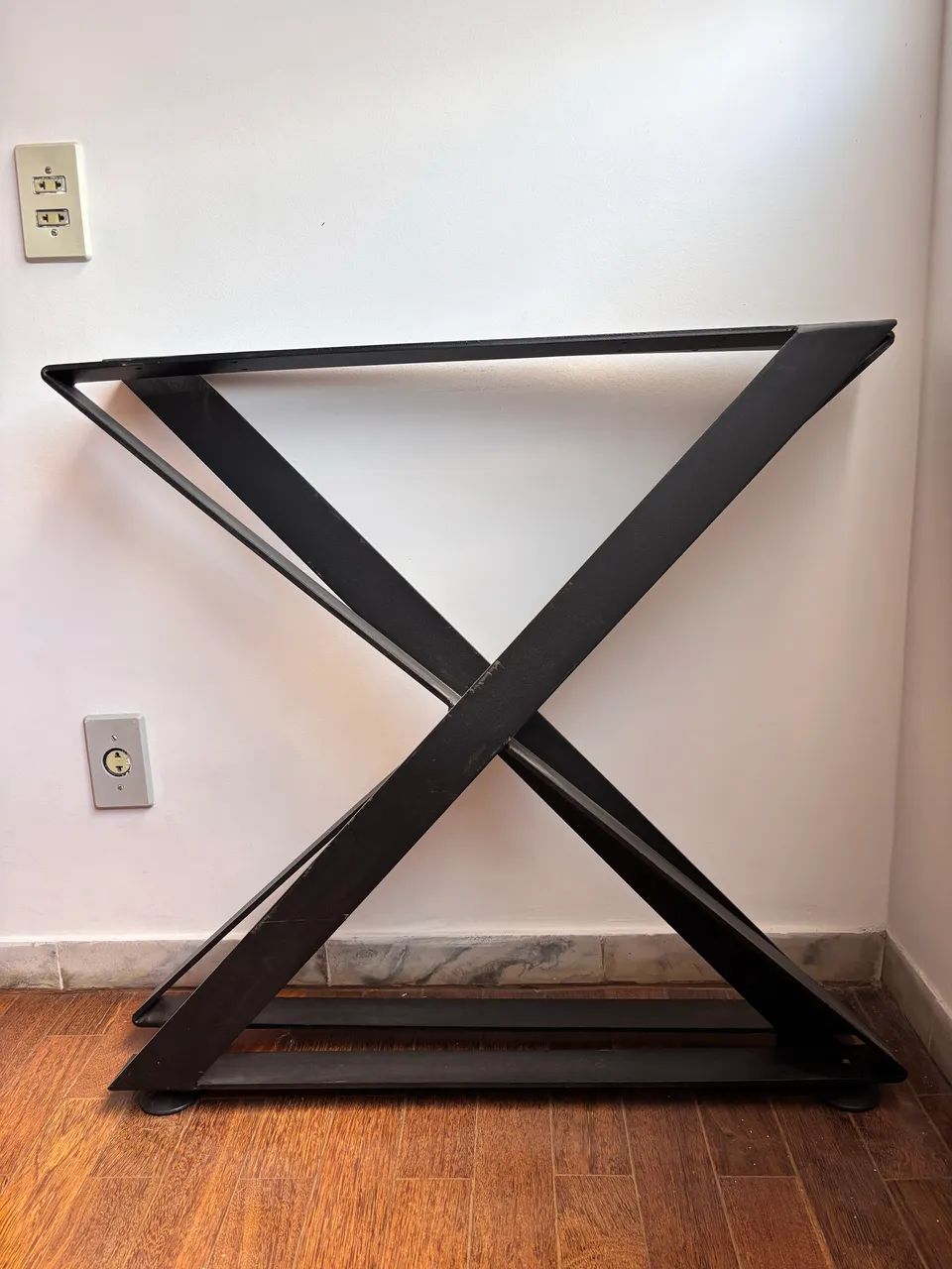 Suporte de metal para mesa