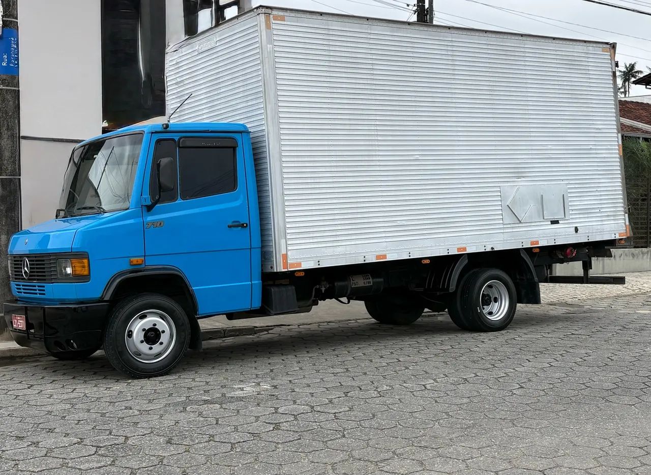 Mercedes 710 - Foto 2