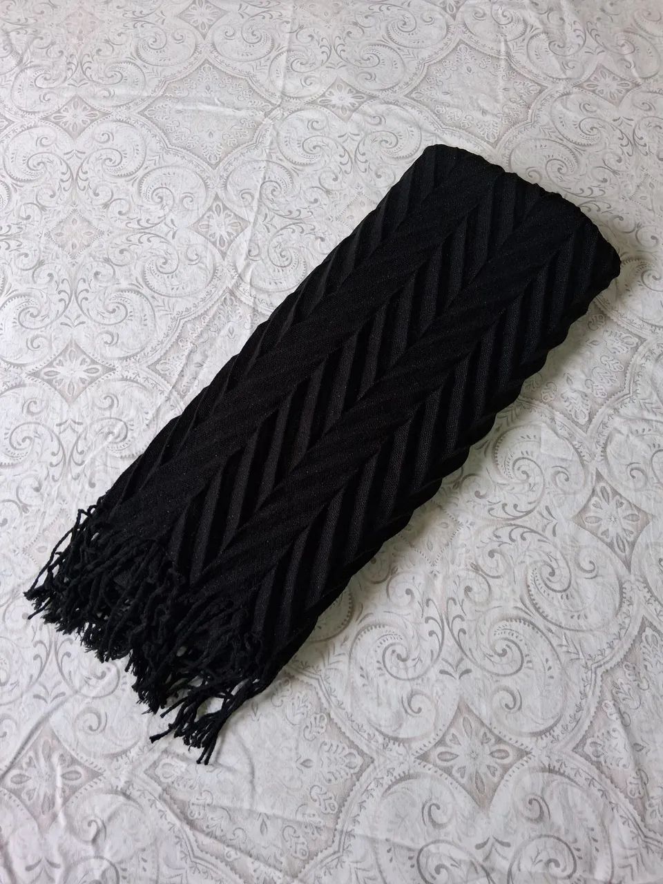 Echarpe preto drapeado e com brilho  - Foto 2