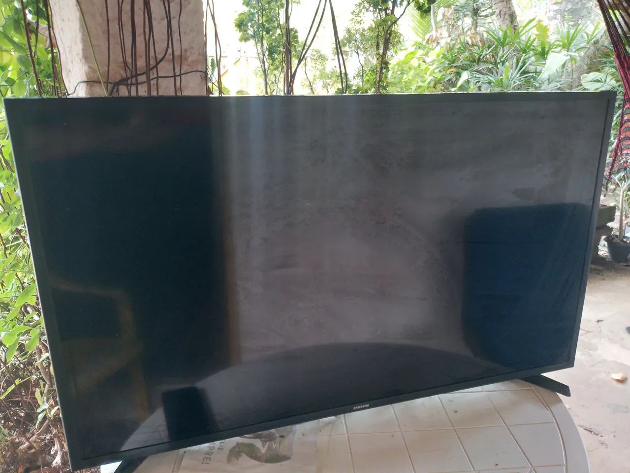 TV Samsung 43' tela quebrada