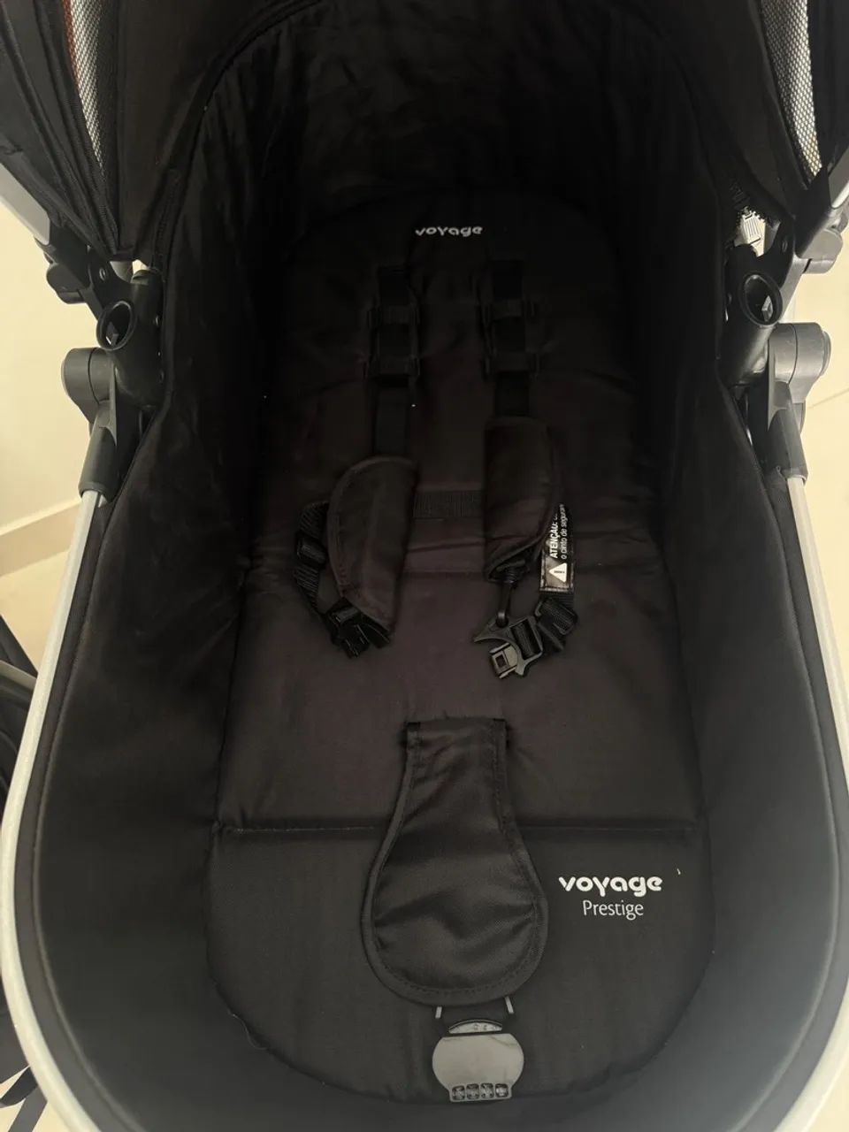 Carrinho de bebê com Moisés e bebê conforto voyage - Foto 4