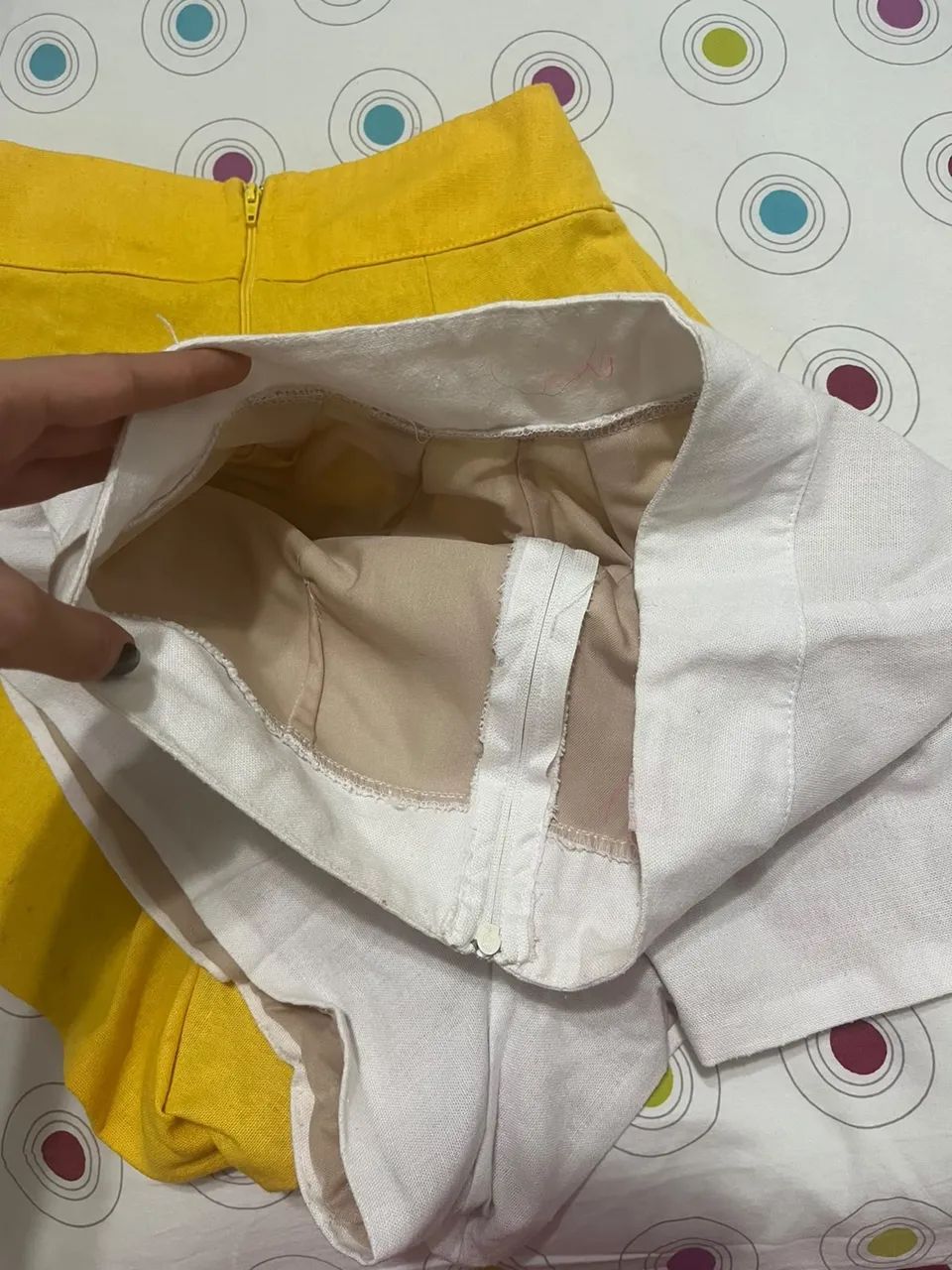 Short amarelo/ branco  - Foto 2