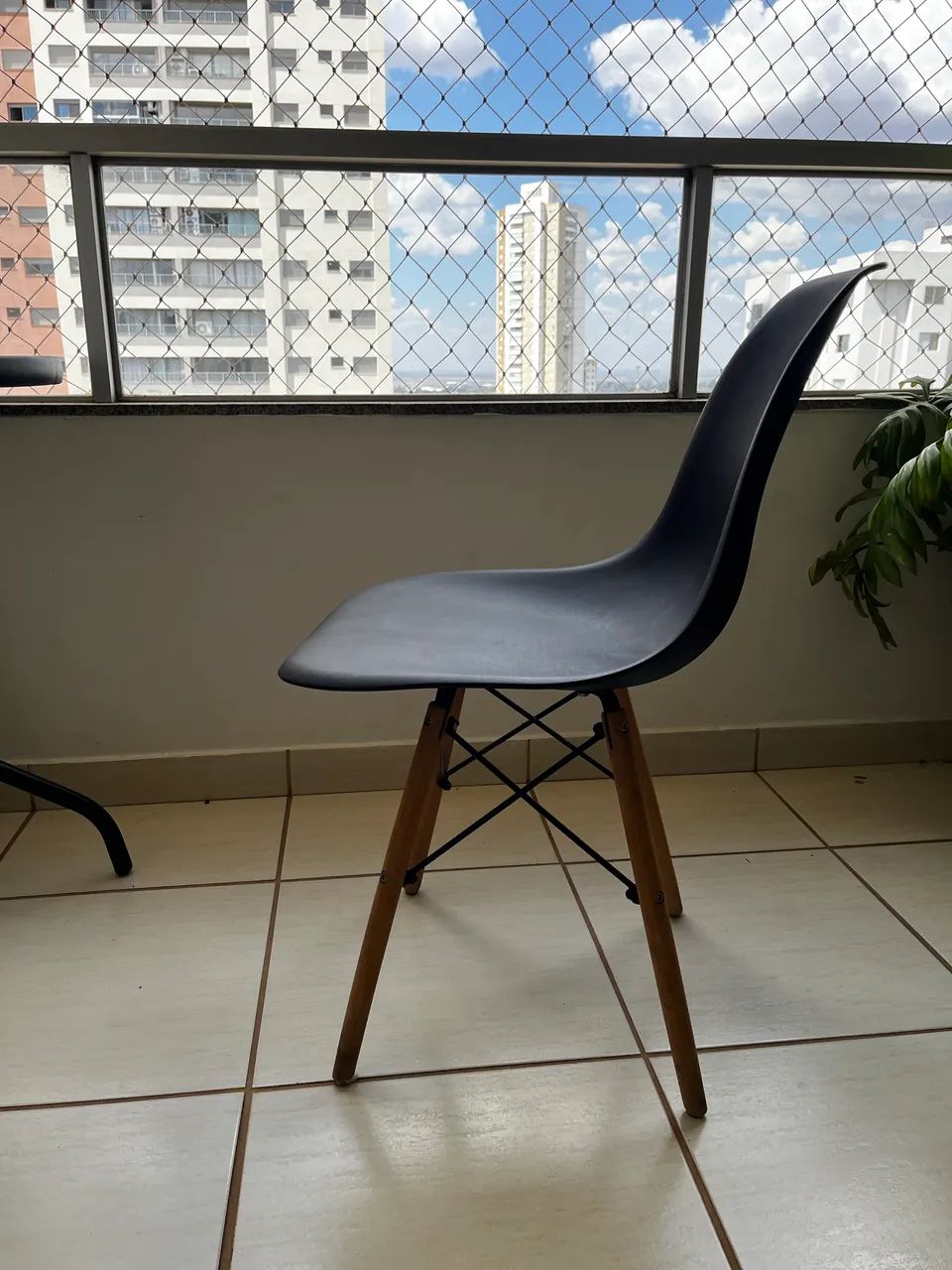 Cadeiras Eiffel Preta - Foto 2