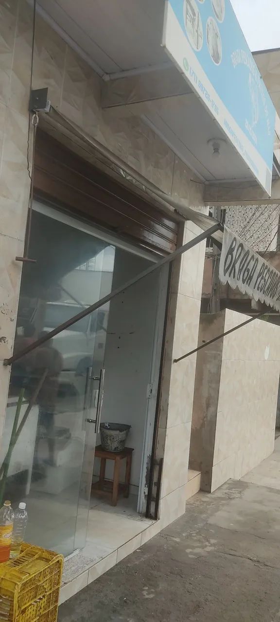 Toldo retrátil com 2 metros de comprimento. 